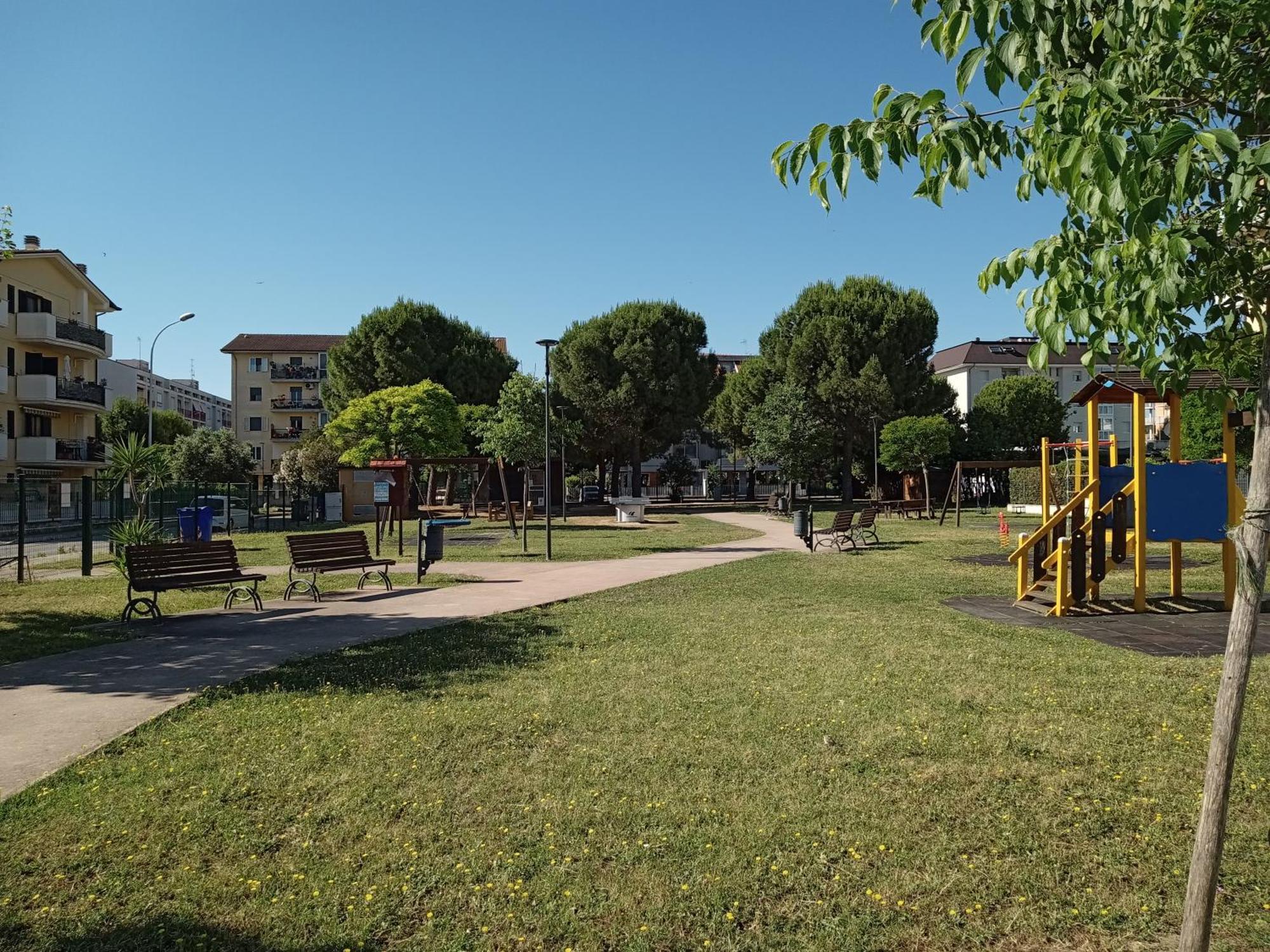 Casa Giardino Apartment San Benedetto del Tronto Bagian luar foto